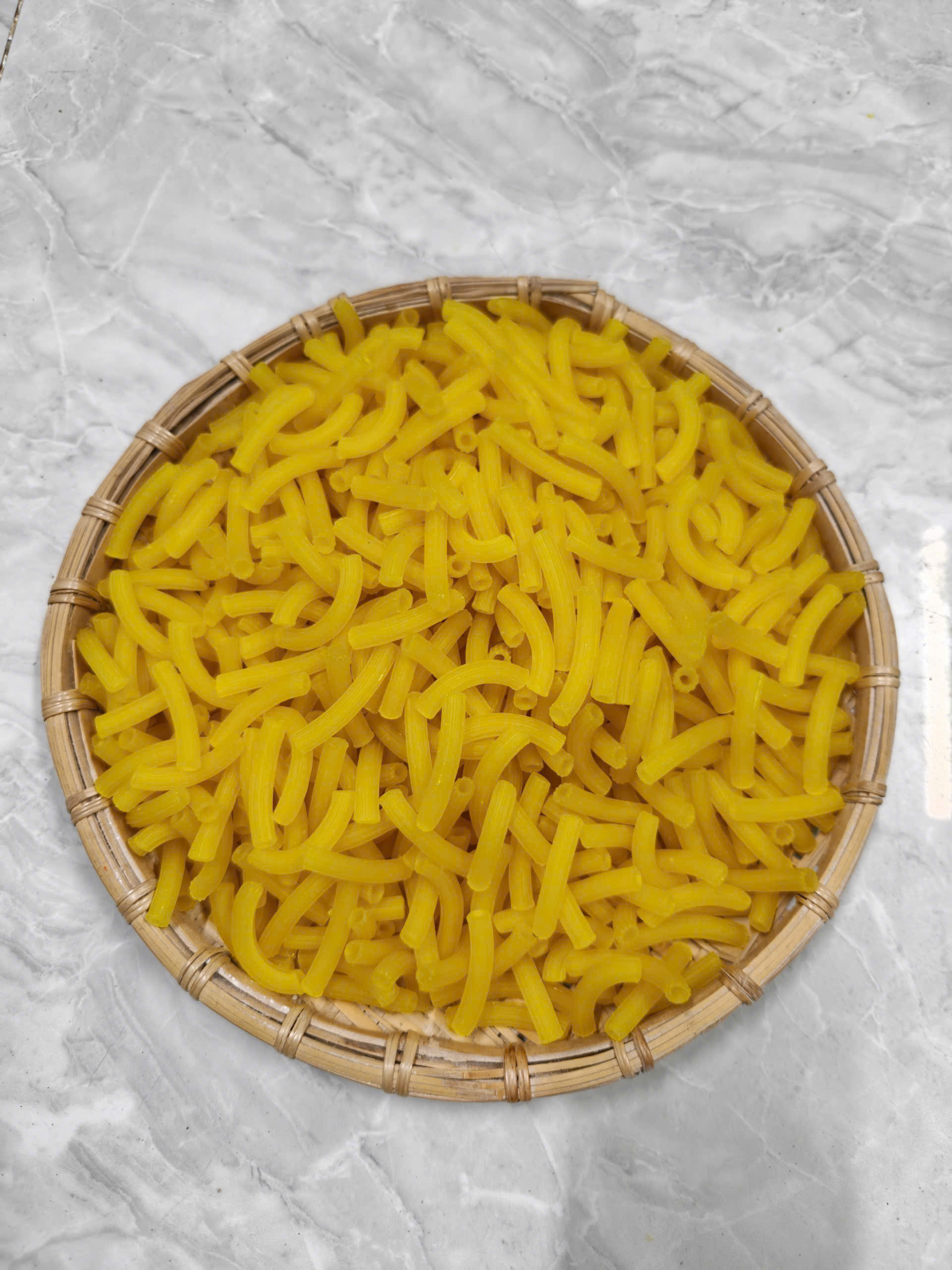 Nui ống dài vàng